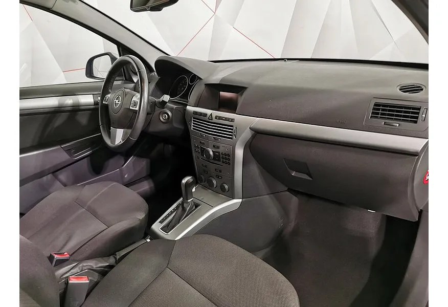 Opel Astra 1.8 AT (140 л.с.) base Серебристый в АВИЛОН. Слайд №12 Opel Astra 1.8 AT (140 л.с.) base Серебристый в АВИЛОН. Слайд №12