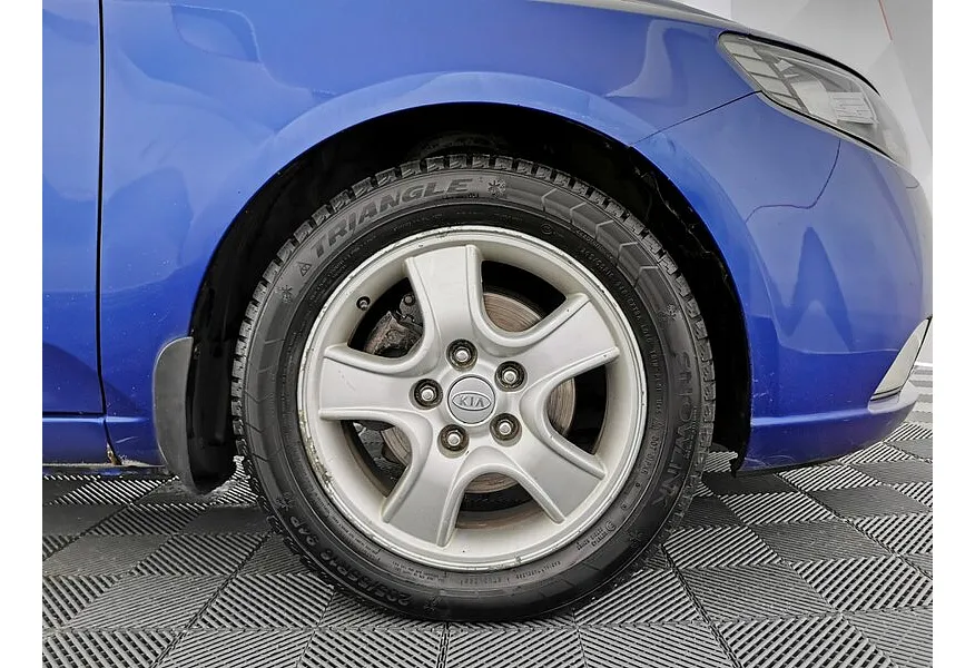 Kia Cerato 1.6 MT (126 л.с.) Comfort Голубой в АВИЛОН. Слайд №9