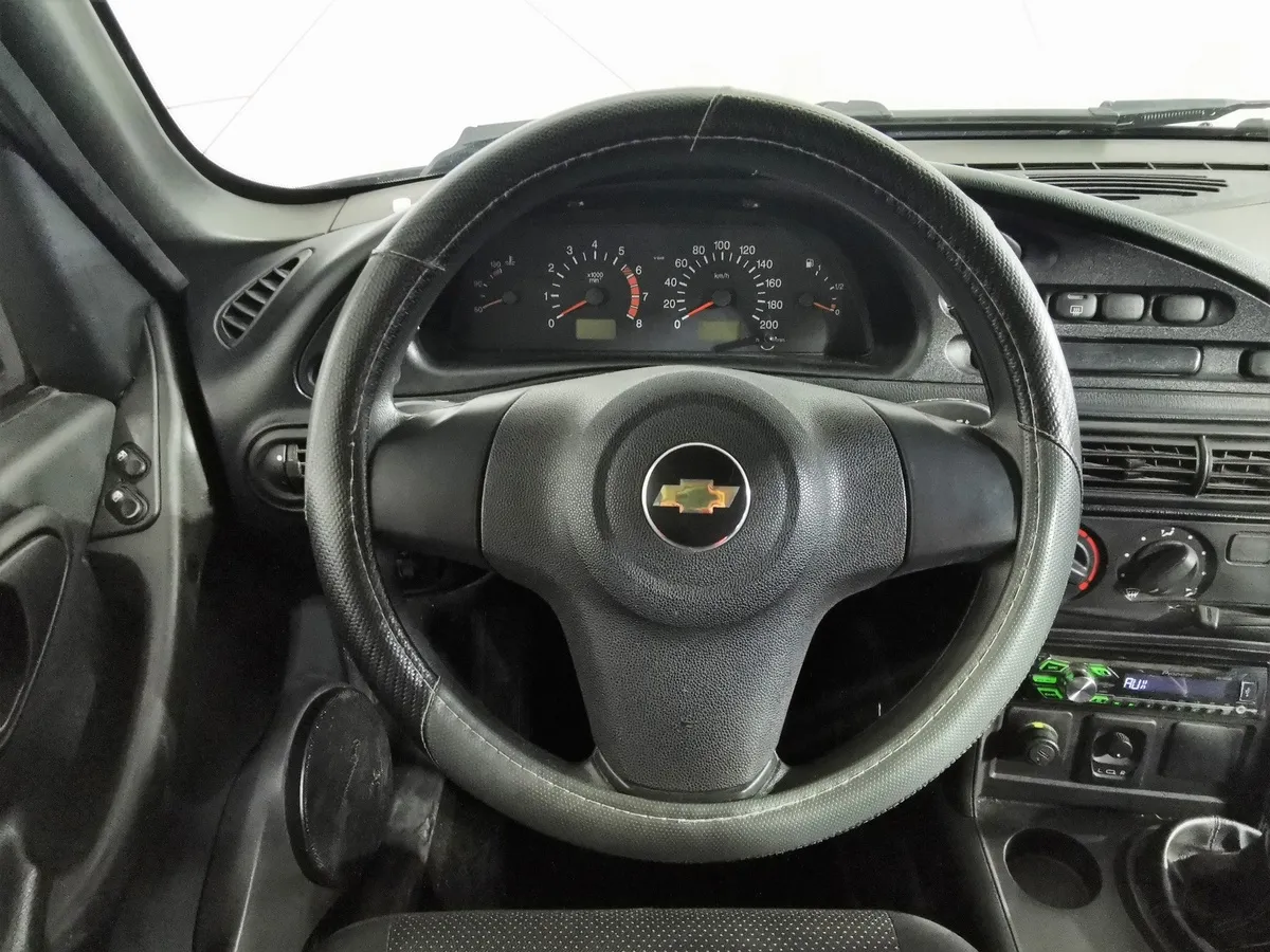 Chevrolet Niva 1.7 MT (80 л.с.) Зеленый в АВИЛОН. Слайд №19