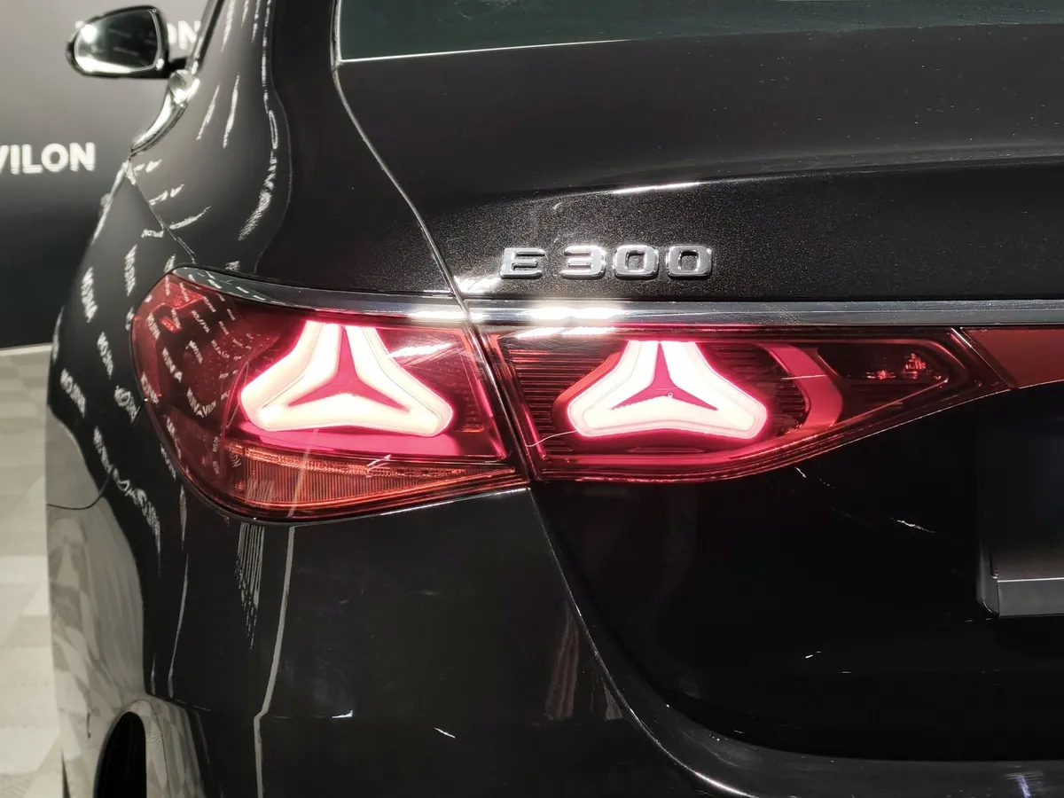 Mercedes-Benz E-Класс E 300 4MATIC (258 л.с.) Черный в АВИЛОН. Слайд №15