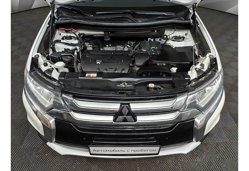 Mitsubishi Outlander 2.4 CVT 4WD (167 л.с.) Белый в АВИЛОН. Слайд №11