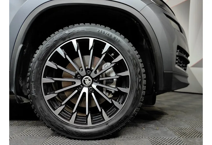 Skoda Kodiaq 2.0 TSI DSG 4X4 (180 л.с.) Серый в АВИЛОН. Слайд №9