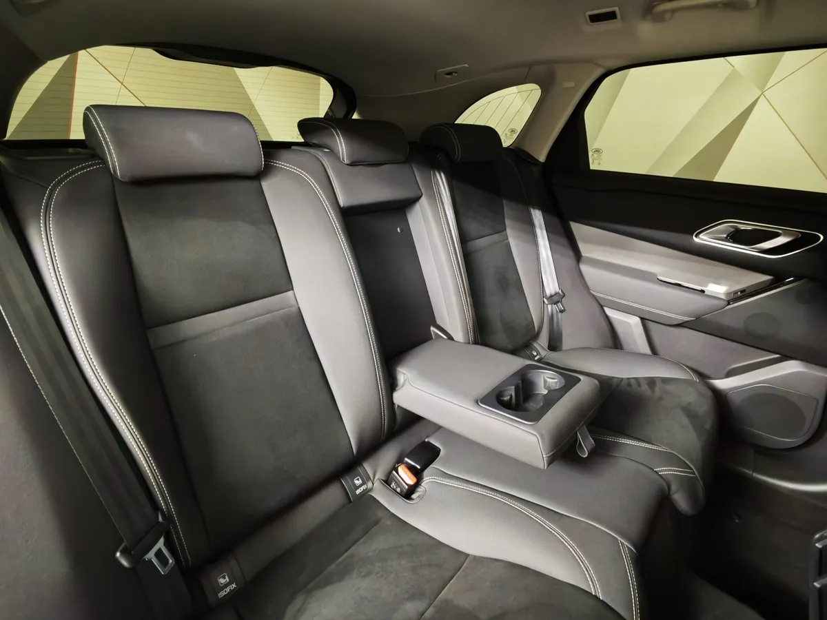Land Rover Range Rover Velar 2.0 T AT (250 л.с.) SE Белый в АВИЛОН. Слайд №15