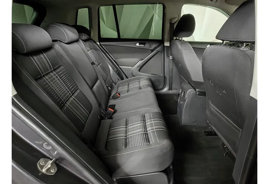 Volkswagen Tiguan 2.0 TSI 4Motion AT (180 л.с.) CLUB Серый в АВИЛОН. Слайд №15
