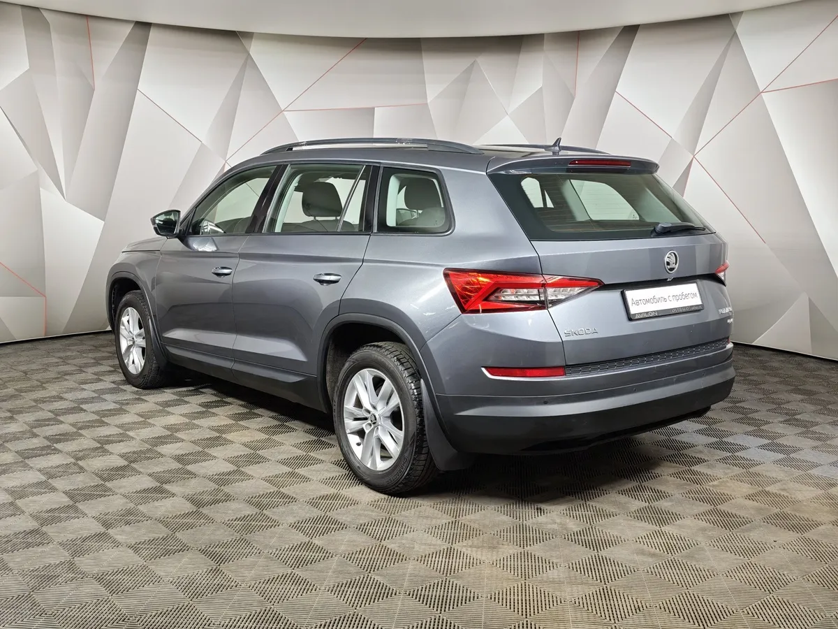 Skoda Kodiaq 2.0 TSI DSG 4X4 (180 л.с.) Серый в АВИЛОН. Слайд №4