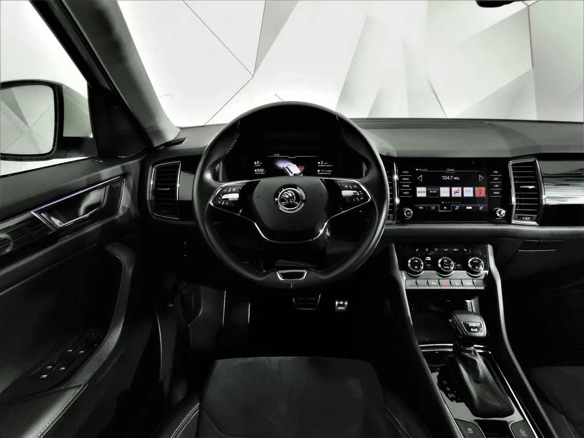 Skoda Kodiaq 2.0 TSI DSG 4X4 (180 л.с.) Белый в АВИЛОН. Слайд №19