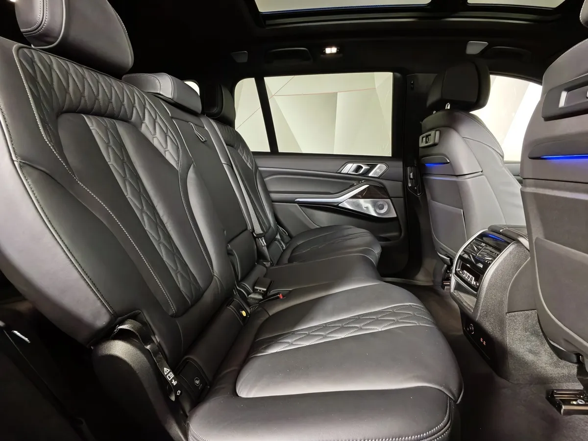 BMW X7 xDrive40d Steptronic (340 л.с.) Базовая (Локальная сборка) Черный в АВИЛОН. Слайд №14
