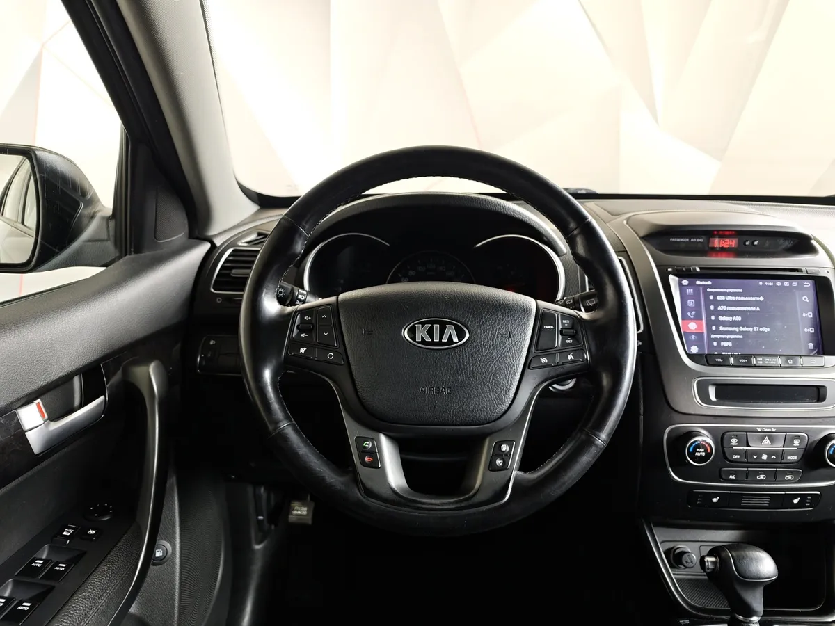 Kia Sorento 2.4 AT 4WD (175 л.с.) Черный в АВИЛОН. Слайд №20