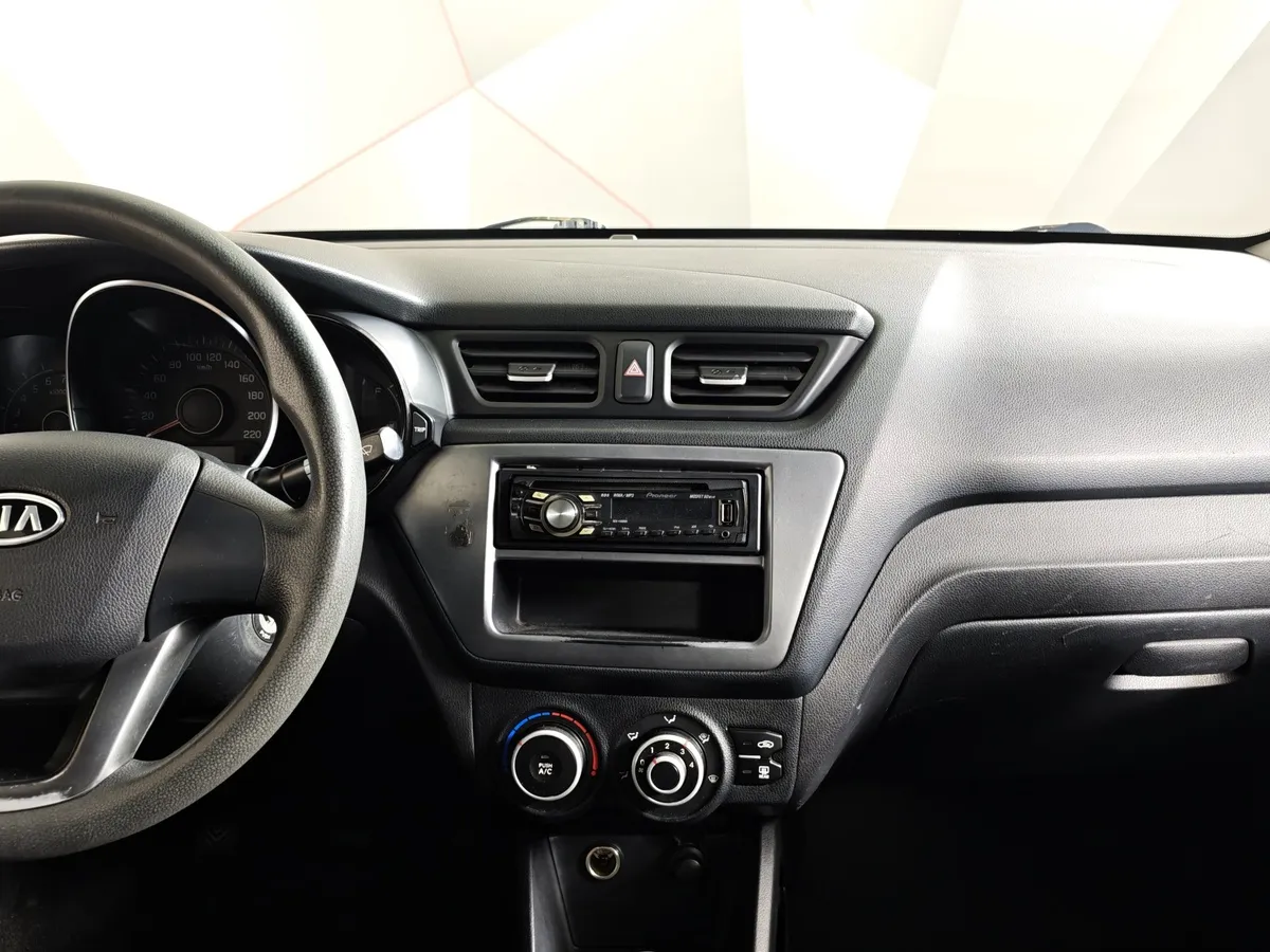 Kia Rio 1.4 MT (107 л.с.) Черный в АВИЛОН. Слайд №13