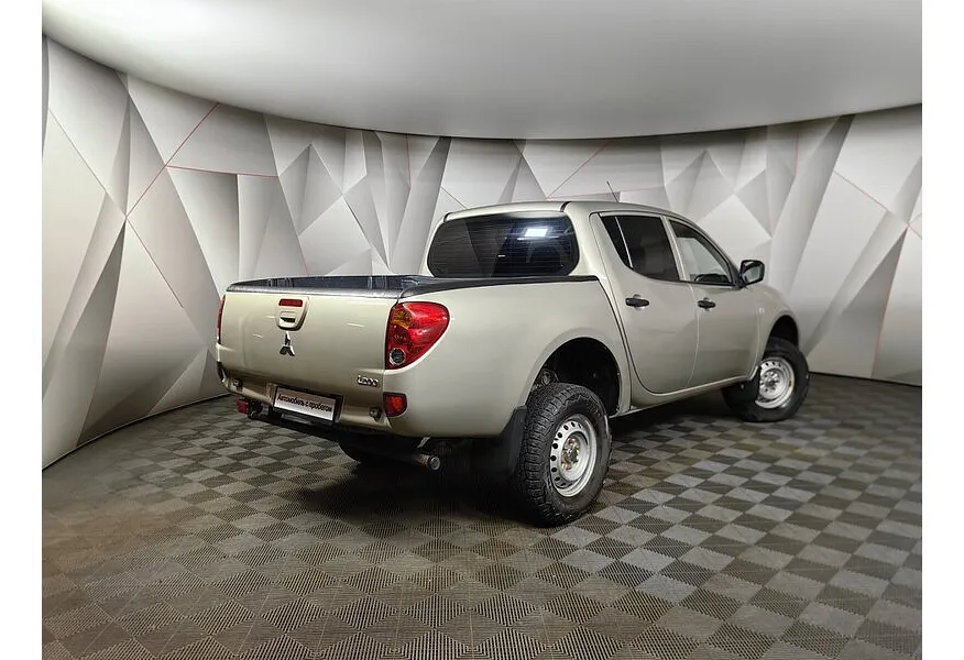 АВИЛОН - Mitsubishi L200 2.5 DI-D MT 4WD (136 л.с.) Бежевый - slide 7