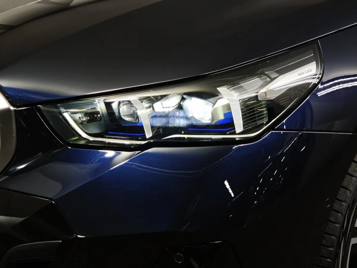 BMW 5 серия 530e AT RWD (299 л.с.) Черный в АВИЛОН. Слайд №8