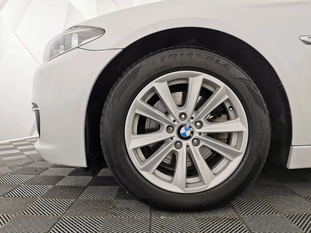 BMW 5 серия 528i xDrive AT (245 л.с.) Base Локальная сборка Белый в АВИЛОН. Слайд №7