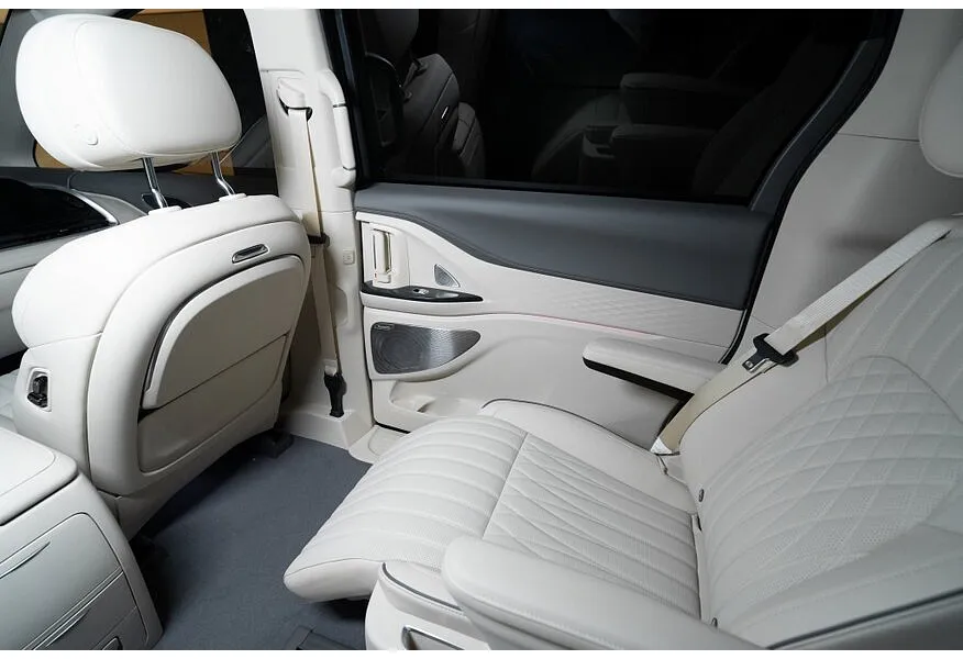 Voyah Dream EVR long range 1.5 AT AWD (422 л.с.) Executive Черный в АВИЛОН. Слайд №10