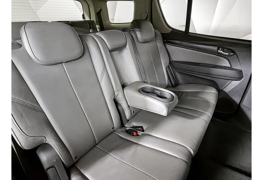 Chevrolet TrailBlazer 2.8 D AT AWD (180 л.с.) LT Черный в АВИЛОН. Слайд №17