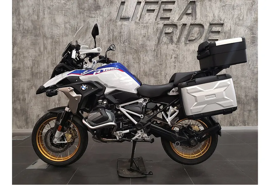 LIVE. Слайд №3