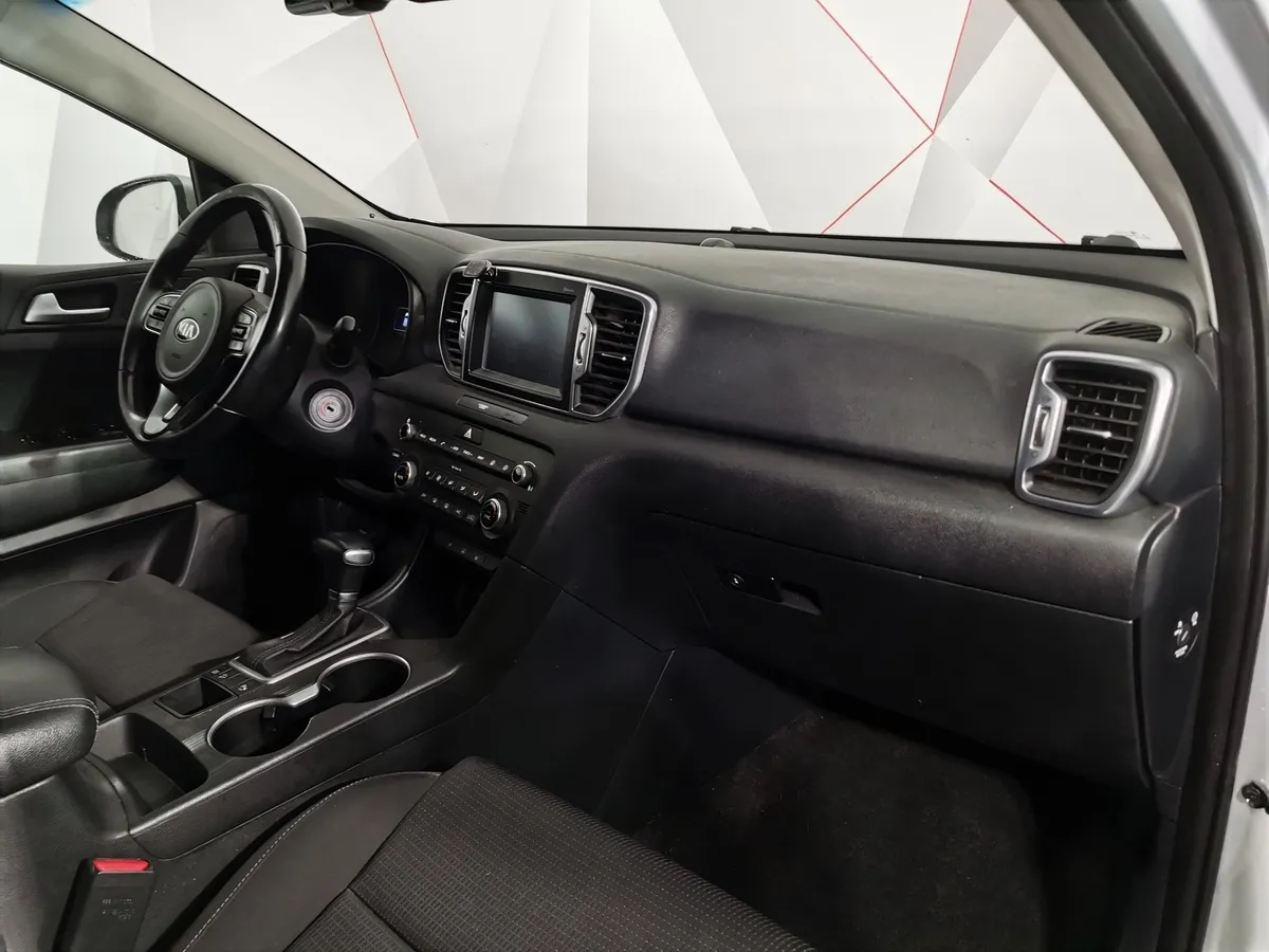 Kia Sportage 2.0 AT (150 л.с.) Серебристый в АВИЛОН. Слайд №12