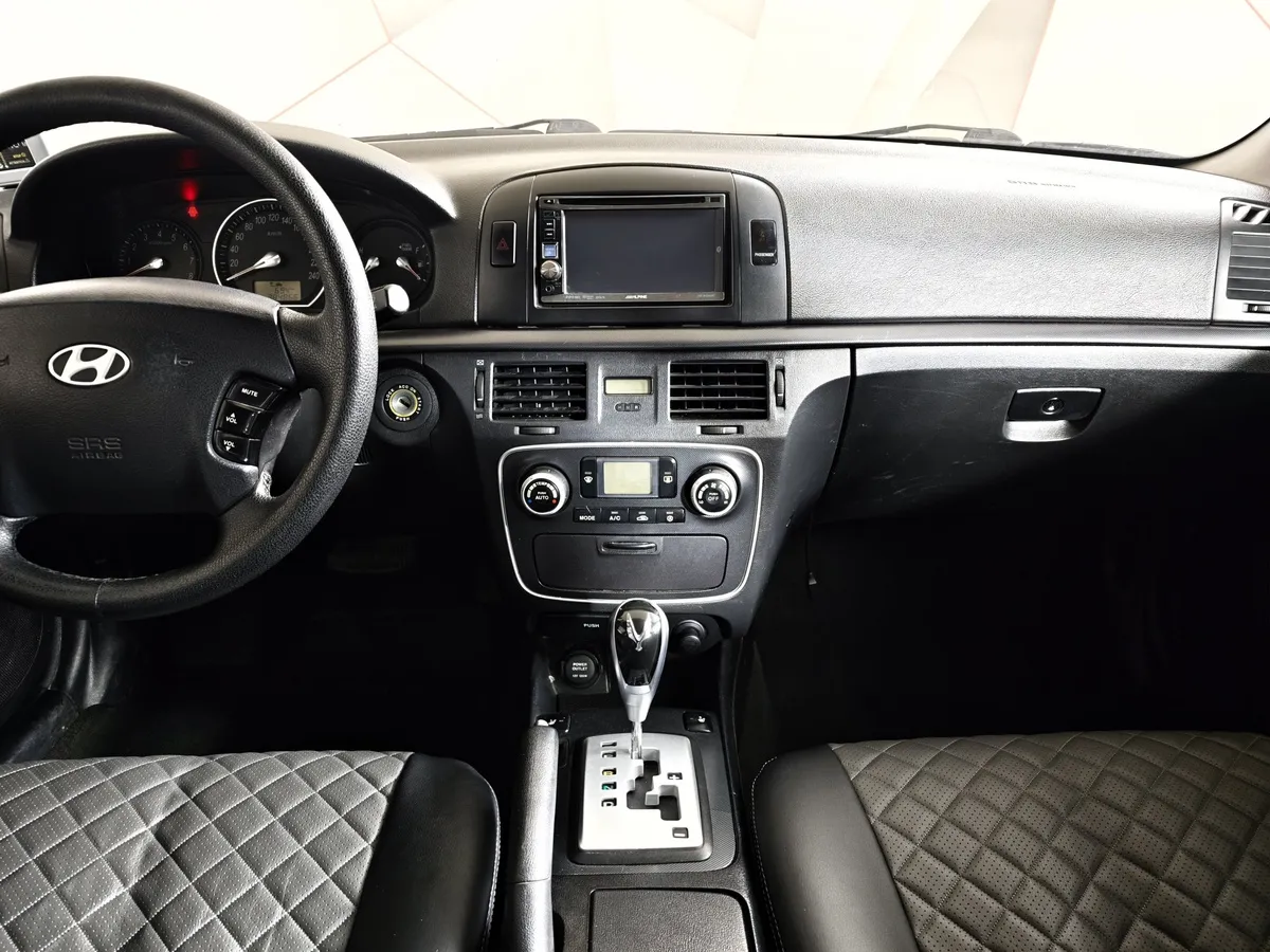 Hyundai Sonata 2.4 AT (174 л.с.) Бежевый в АВИЛОН. Слайд №15