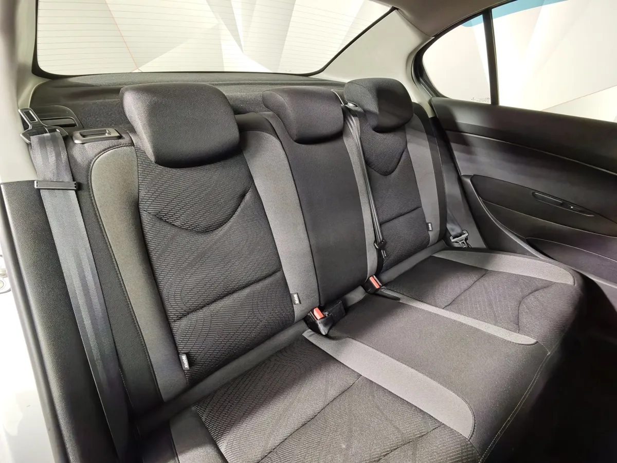 Peugeot 408 1.6 MT (115 л.с.) Active Серебристый в АВИЛОН. Слайд №15