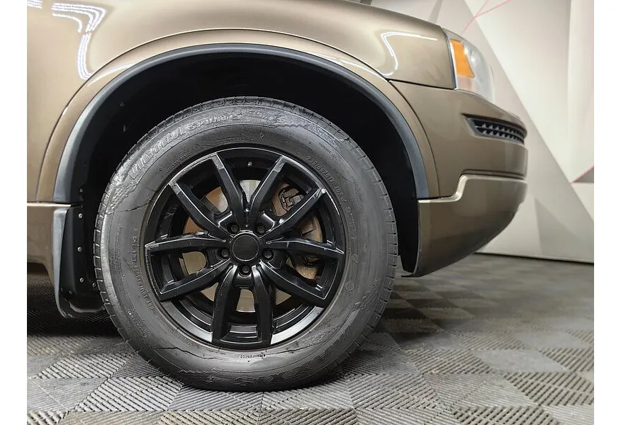 Volvo XC90 2.5 T5 Geartronic AWD (5 мест) (210 л.с.) Серый в АВИЛОН. Слайд №17