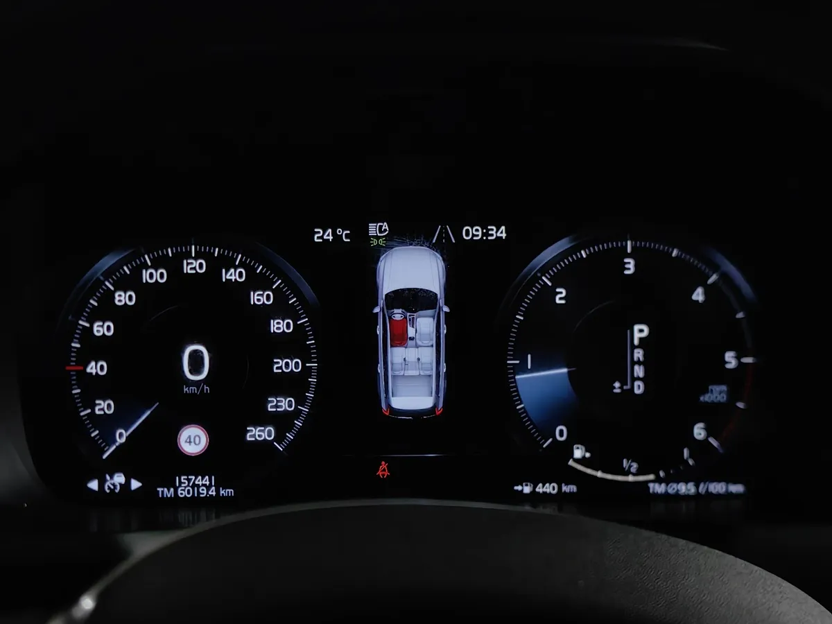 Volvo XC90 2.0 D5 Drive-E AT AWD (7 мест) (235 л.с.) Momentum Серый в АВИЛОН. Слайд №18