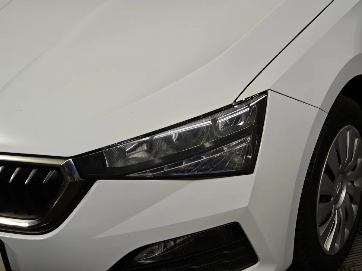 Skoda Rapid 1.6 AT (110 л.с.) Белый в АВИЛОН. Слайд №10