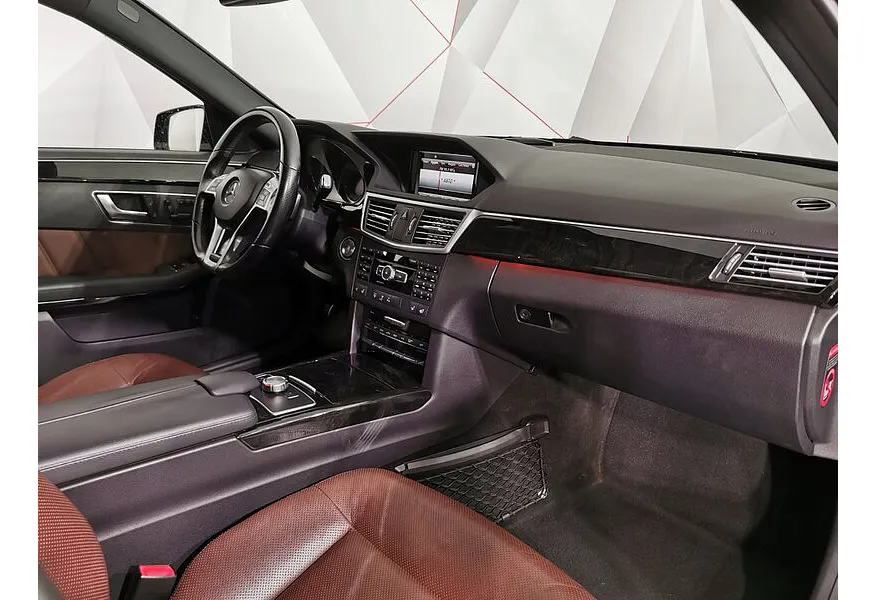 Mercedes-Benz E-Класс E 300 BlueEfficiency 7G-Tronic Plus (249 л.с.) Черный в АВИЛОН. Слайд №12