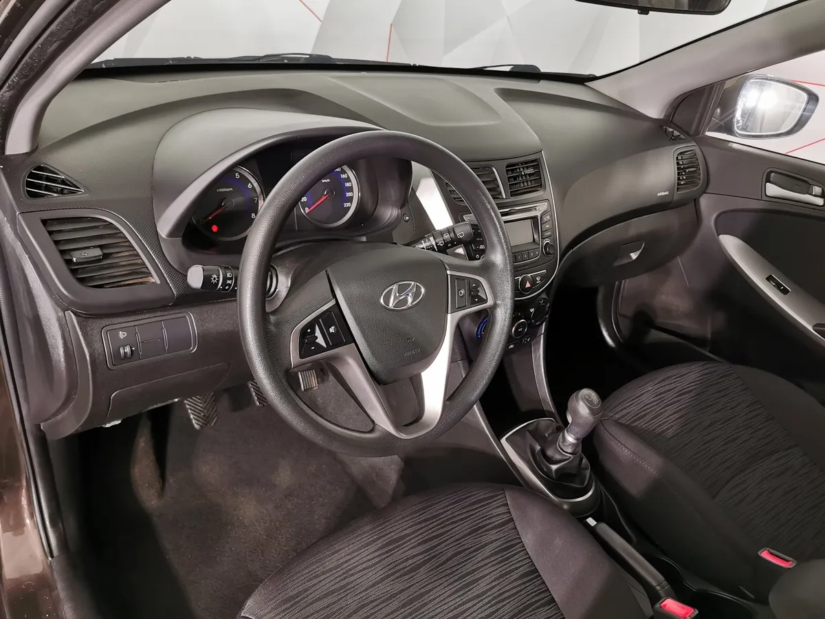 Hyundai Solaris 1.6 MT (123 л.с.) Comfort Коричневый в АВИЛОН. Слайд №18