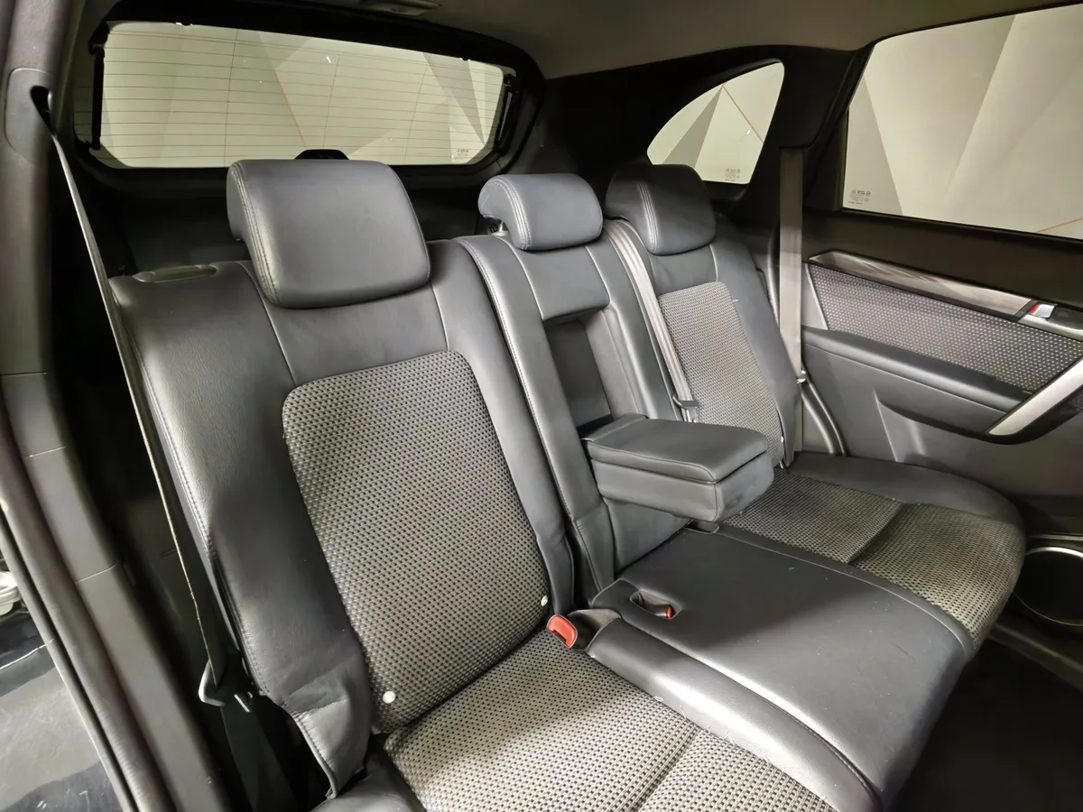 Chevrolet Captiva 2.4 AT 5 мест (136 л.с.) Черный в АВИЛОН. Слайд №14