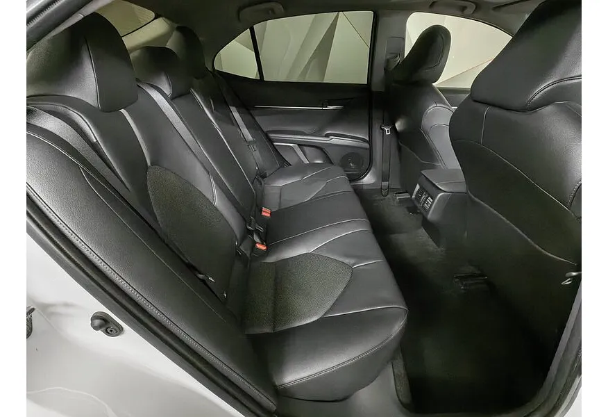 Toyota Camry 2.5 AT (206 л.с.) Ultimate Белый в АВИЛОН. Слайд №16