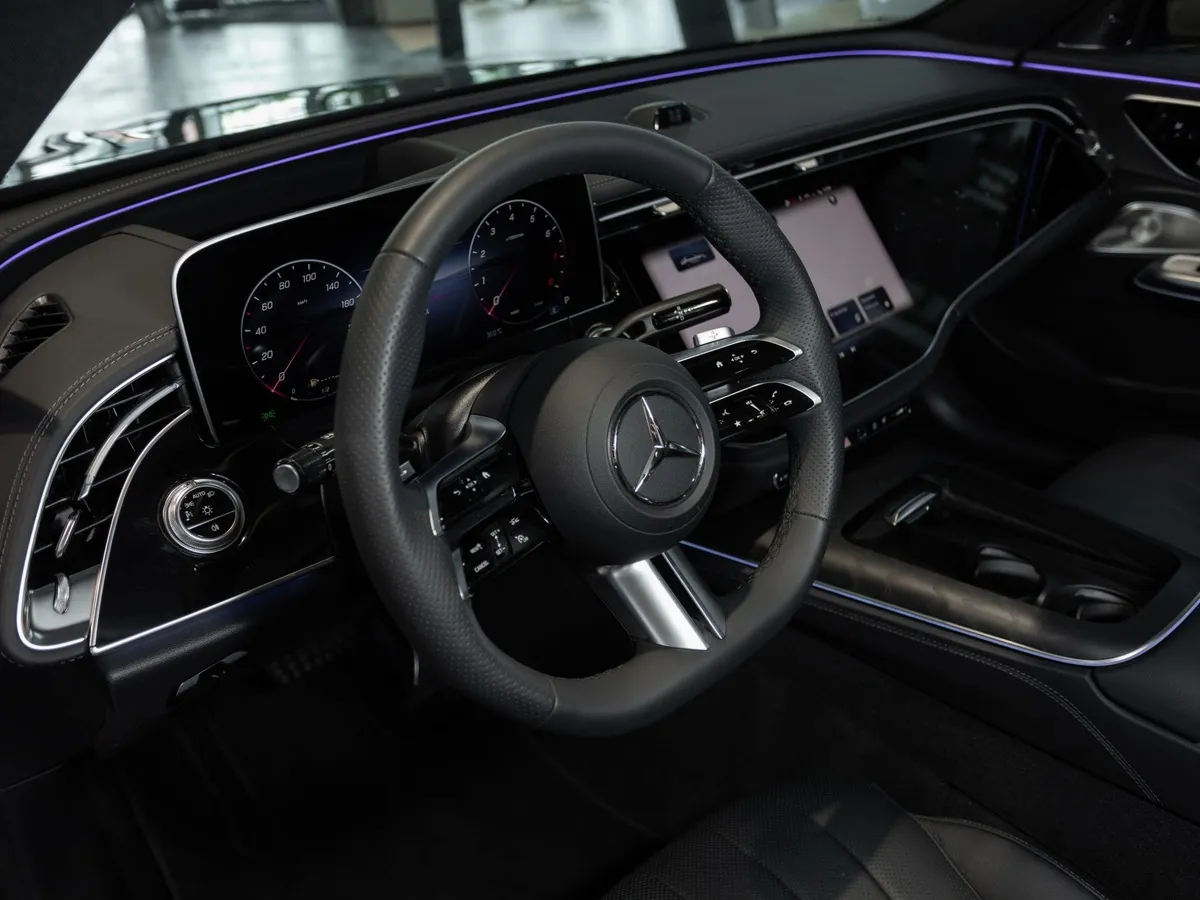 Mercedes-Benz E-Класс E 300 4MATIC (258 л.с.) Черный в АВИЛОН. Слайд №9