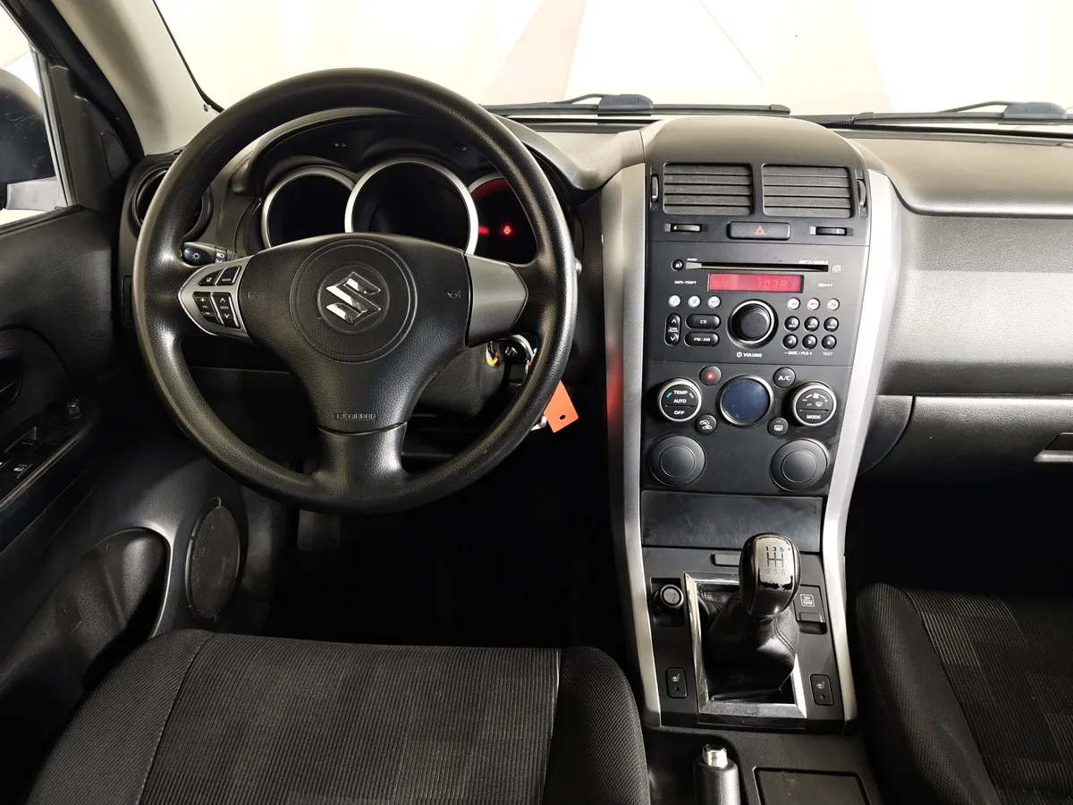 Suzuki Grand Vitara 1.6 MT AWD (106 л.с.) JX-A Черный в АВИЛОН. Слайд №18