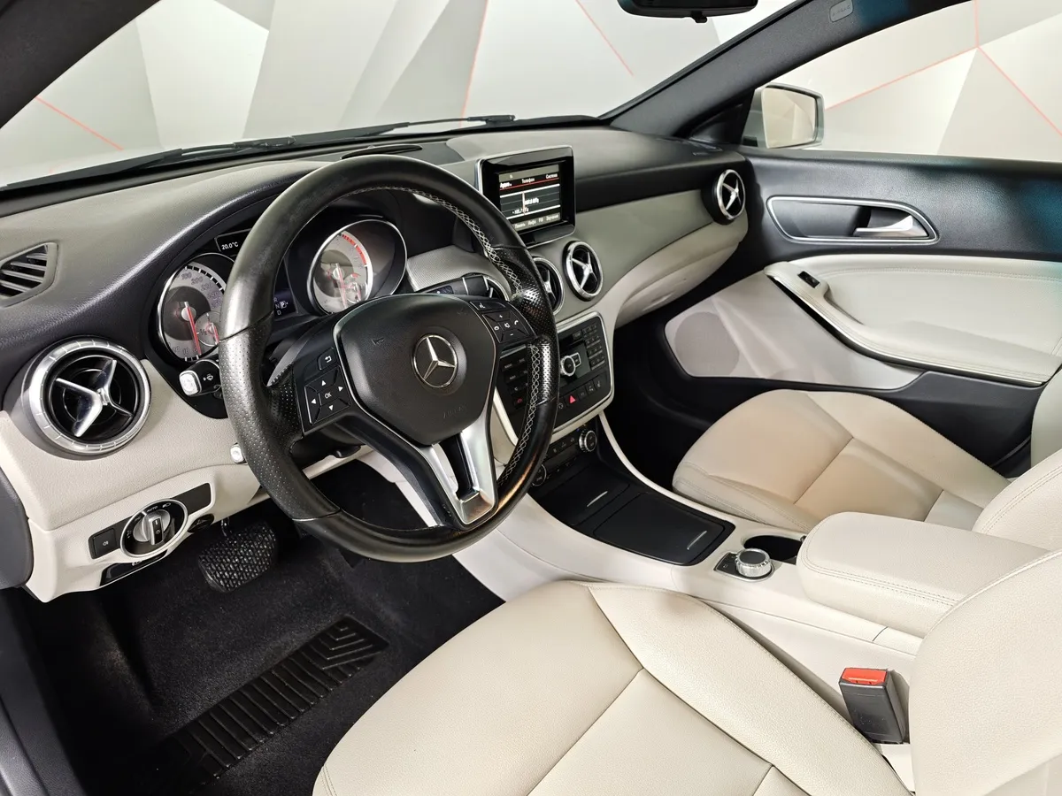 Mercedes-Benz CLA 200 7G-DCT (156 л.с.) Серебристый в АВИЛОН. Слайд №19