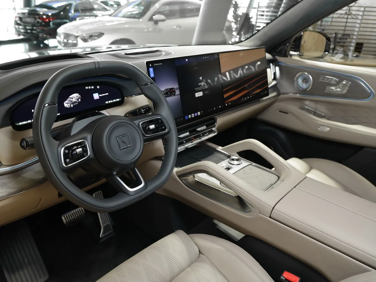 Zeekr 8X 2.0h AT 4WD (898 л.с.) Ultra+ Черный в АВИЛОН. Слайд №9