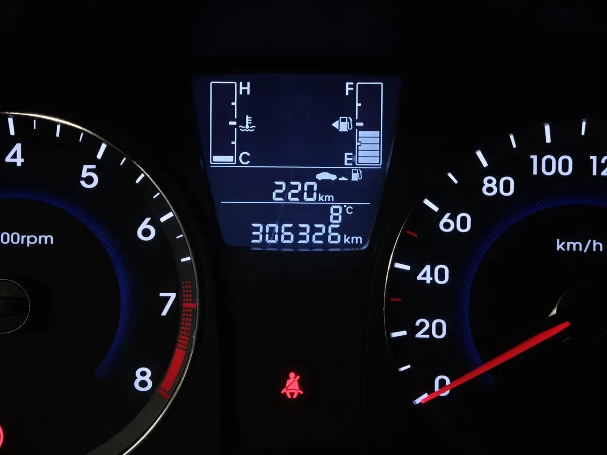 Hyundai Solaris 1.6 MT (123 л.с.) Comfort Черный в АВИЛОН. Слайд №18