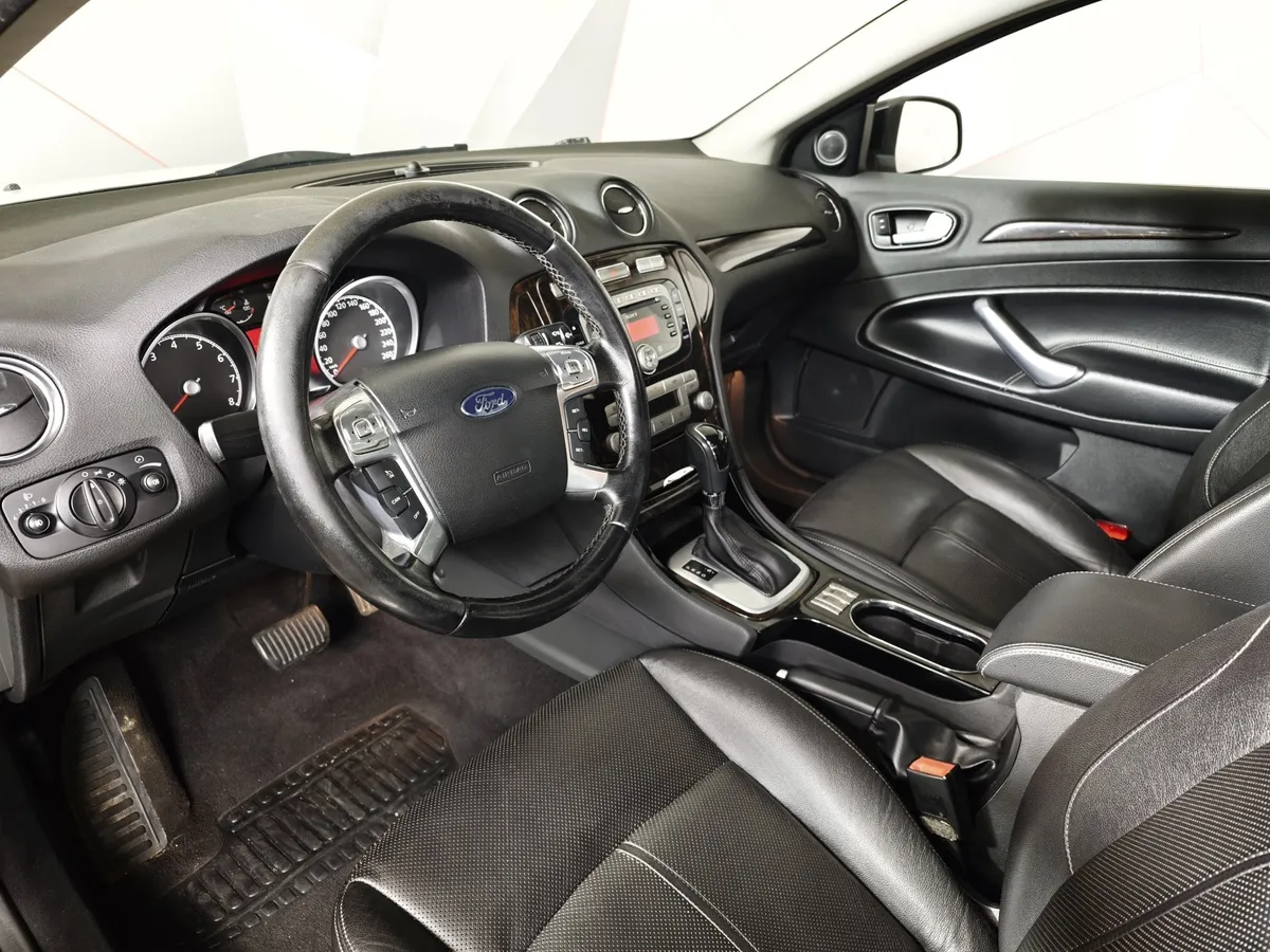 Ford Mondeo 2.3 AT (160 л.с.) Ghia Красный в АВИЛОН. Слайд №19