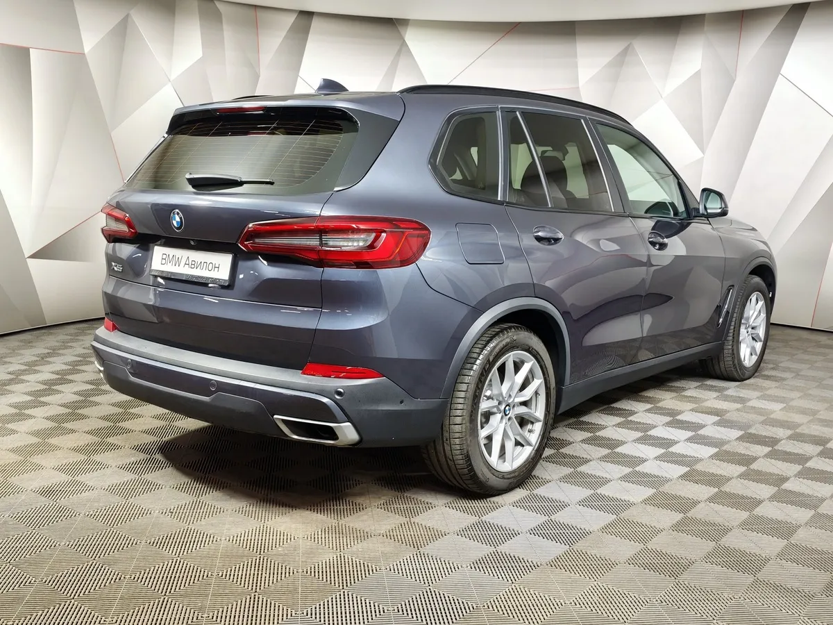 BMW X5 xDrive30d Steptronic (249 л.с.) Base (Локальная сборка) Серый в АВИЛОН. Слайд №2
