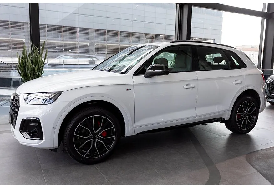 Audi Q5 L 2.0 TFSI S tronic quattro (245 л.с.) Luxury Dynamic Белый в АВИЛОН. Слайд №3