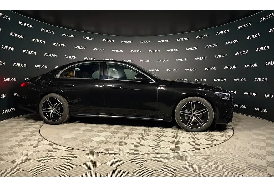 Mercedes-Benz E-Класс E 300 4MATIC (258 л.с.) Черный в АВИЛОН. Слайд №4