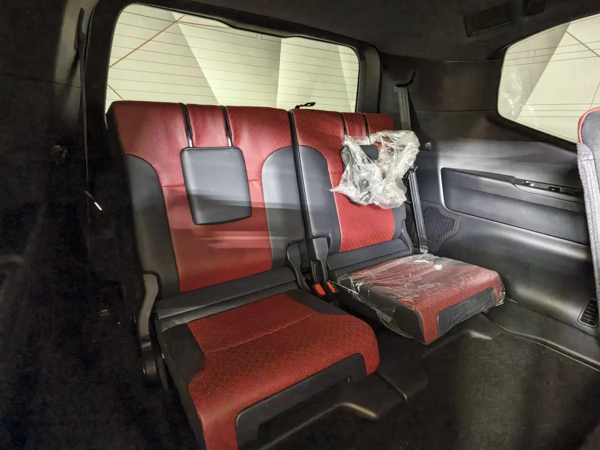 Toyota Land Cruiser 3.4 V6 AT 4WD (299 л.с.) 70th Anniversary Черный в АВИЛОН. Слайд №25