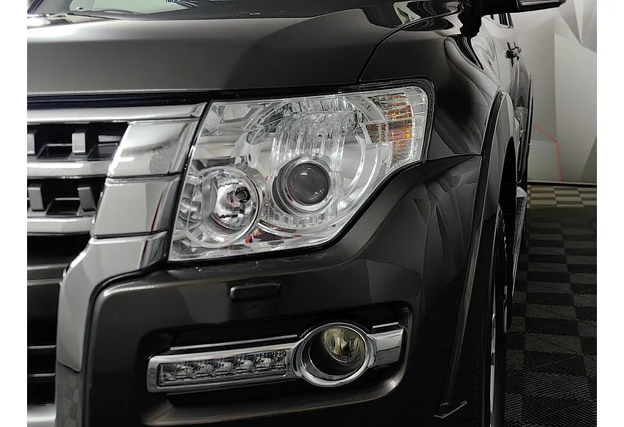 Mitsubishi Pajero 3.0 AT AWD (178 л.с.) Коричневый в АВИЛОН. Слайд №10 Mitsubishi Pajero 3.0 AT AWD (178 л.с.) Коричневый в АВИЛОН. Слайд №10