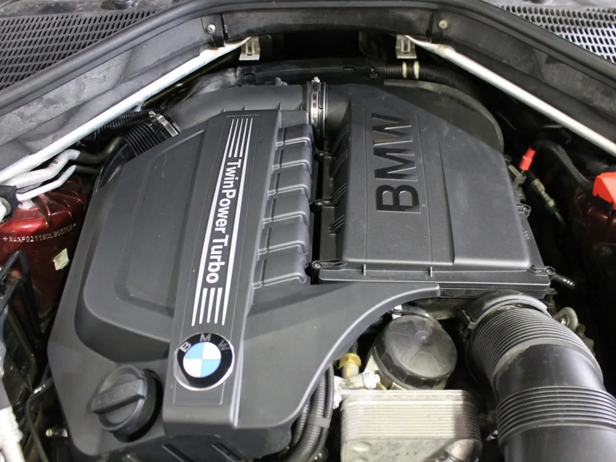 BMW X6 xDrive35i 8AT (306 л.с.) Красный в АВИЛОН. Слайд №11