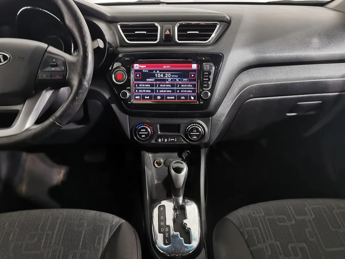 Kia Rio 1.6 AT (123 л.с.) Серебристый в АВИЛОН. Слайд №12