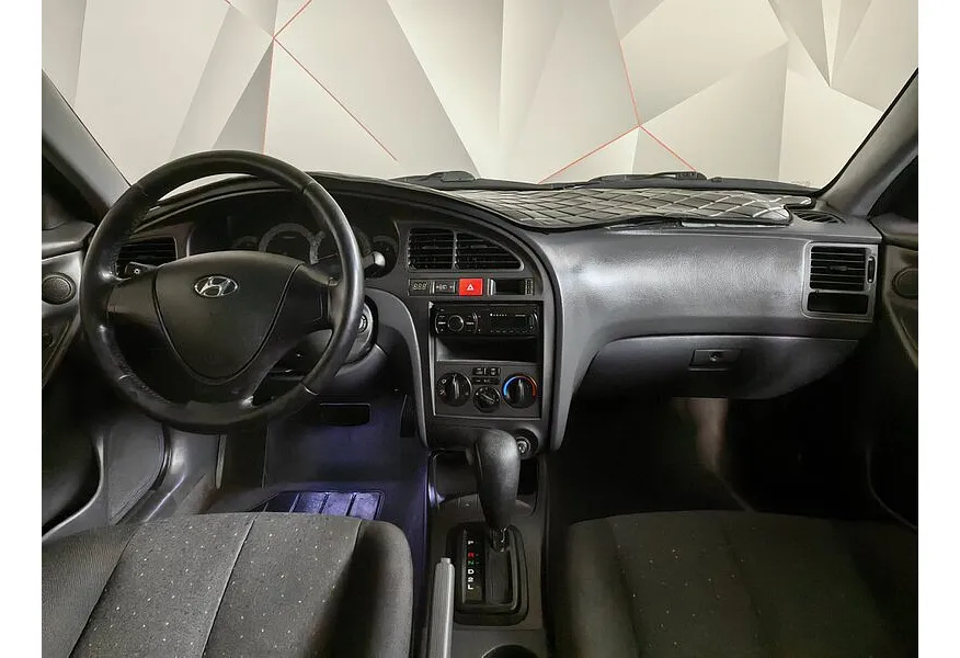 Hyundai Elantra 1.6 AT (105 л.с.) Черный в АВИЛОН. Слайд №13