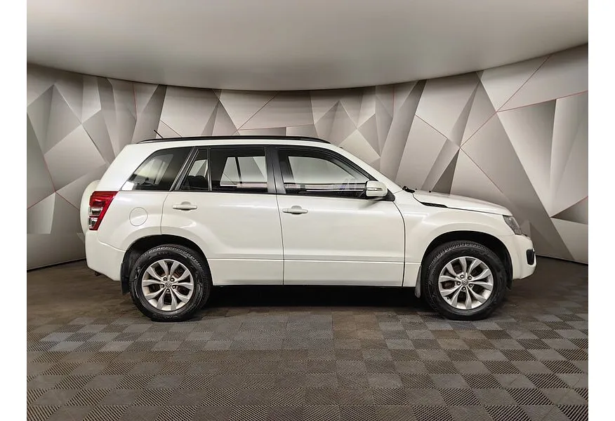 Suzuki Grand Vitara 2.0 AT (140 л.с.) Белый в АВИЛОН. Слайд №4