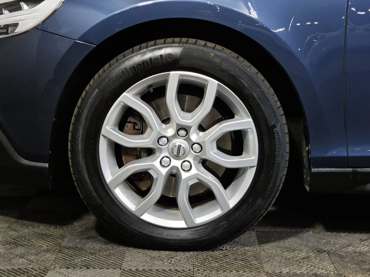 Volvo V40 1.5 T3 Drive-E Geartronic (152 л.с.) Kinetic Голубой в АВИЛОН. Слайд №9