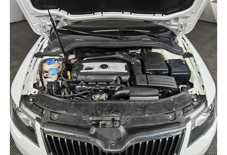 Skoda Superb 1.8 TSI DSG (152 л.с.) Белый в АВИЛОН. Слайд №11