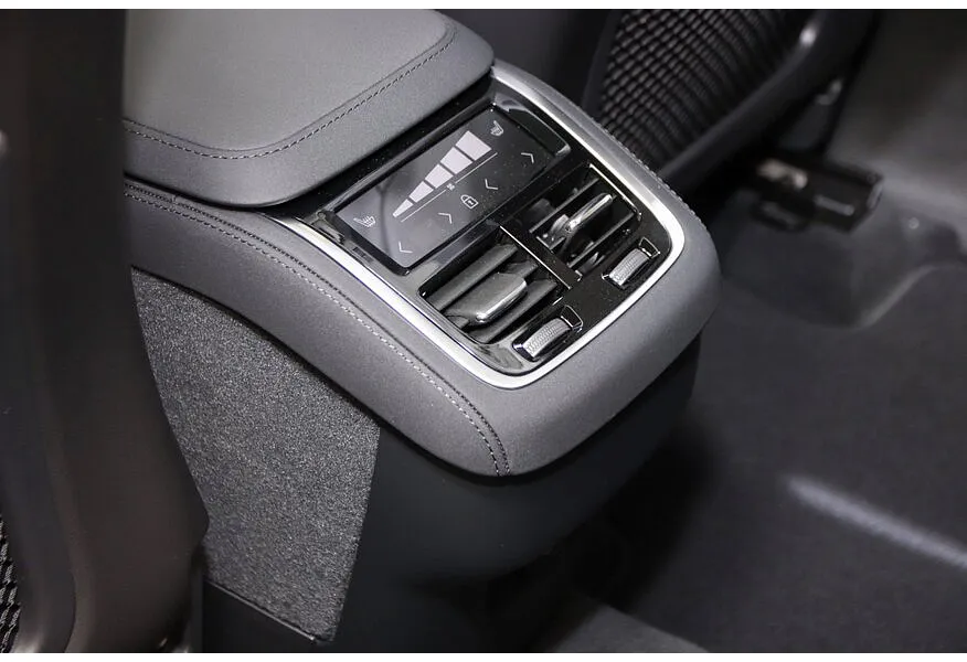АВИЛОН - Volvo XC90 2.0 B5 mild hybrid AT AWD (7 мест) (250 л.с.) Ultra Bright Черный - slide 8