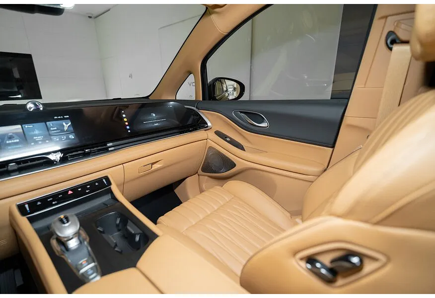 Voyah Dream EVR long range 1.5 AT AWD (422 л.с.) Черный в АВИЛОН. Слайд №8