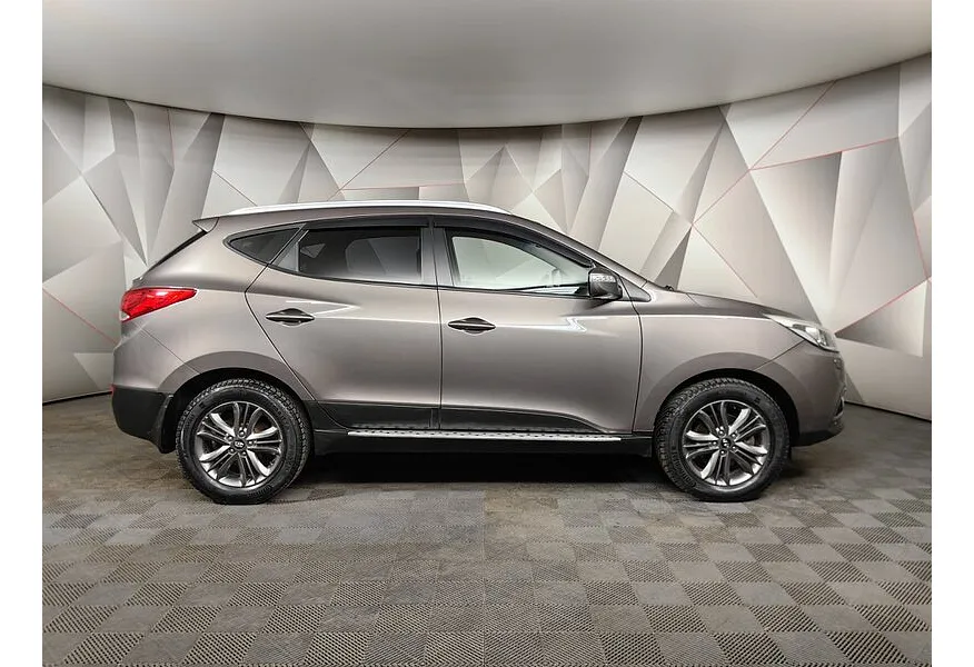 Hyundai ix35 2.0 AT 4WD (150 л.с.) Travel Коричневый в АВИЛОН. Слайд №6