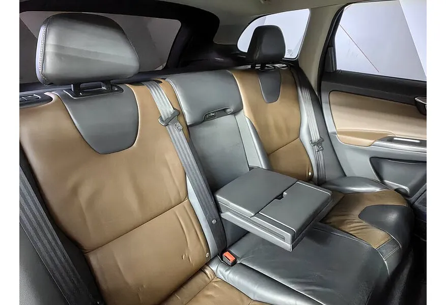 Volvo XC60 2.4 D Geartronic AWD (163 л.с.) Красный в АВИЛОН. Слайд №16